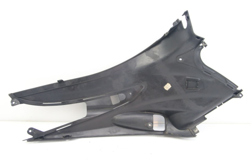 photo de TAPA DEBAJO DEL ASIENTO IZQUIERDO SUZUKI SIXTEEN 125 (2008 - 2010)