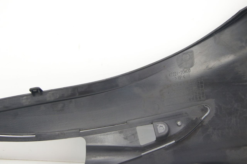 photo de TAPA DEBAJO DEL ASIENTO IZQUIERDO SUZUKI SIXTEEN 125 (2008 - 2010)