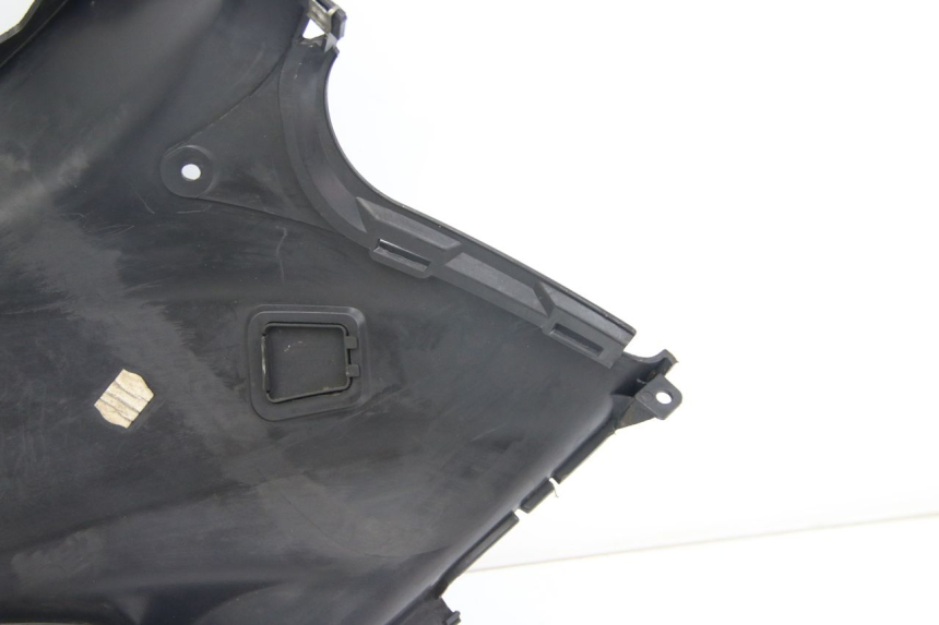 photo de TAPA DEBAJO DEL ASIENTO IZQUIERDO SUZUKI SIXTEEN 125 (2008 - 2010)