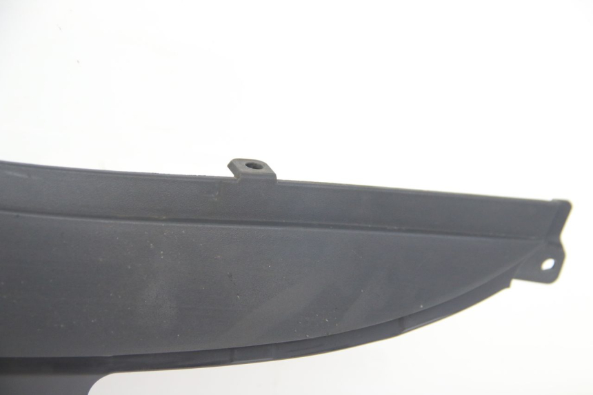photo de TAPA DEBAJO DEL ASIENTO IZQUIERDO SUZUKI SIXTEEN 125 (2008 - 2010)