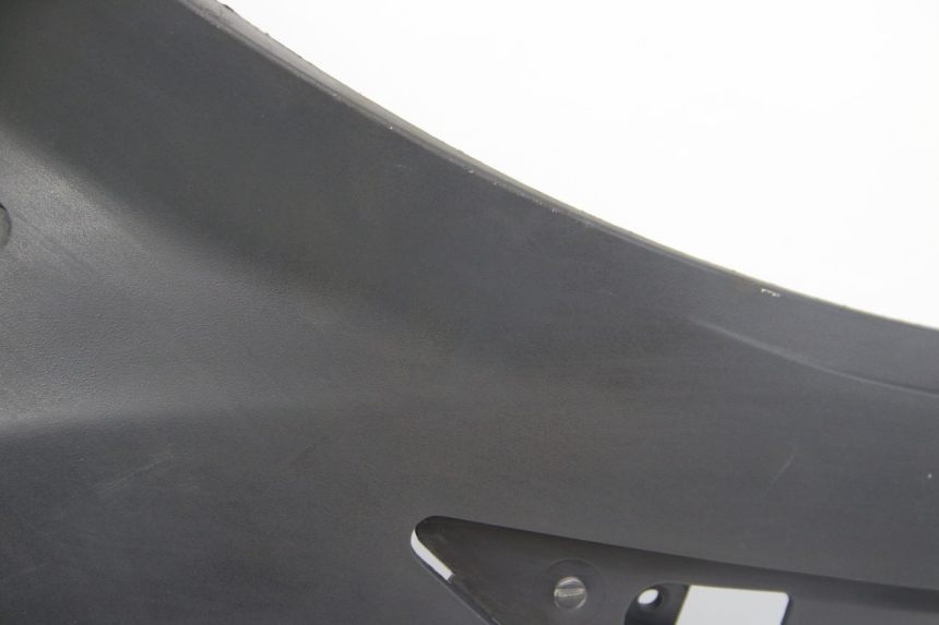 photo de TAPA DEBAJO DEL ASIENTO IZQUIERDO SUZUKI SIXTEEN 125 (2008 - 2010)
