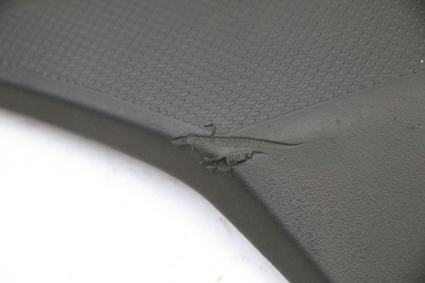 photo de TAPA BAJO ASIENTO IZQUIERDA GILERA SMT SUPERMOTARD 50 (2009 - 2017)
