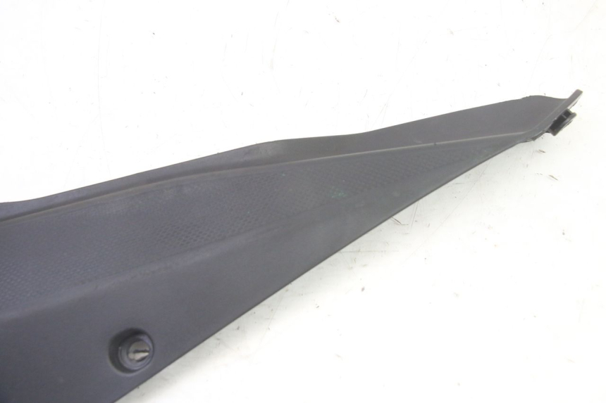 photo de TAPA BAJO ASIENTO IZQUIERDA GILERA SMT SUPERMOTARD 50 (2009 - 2017)