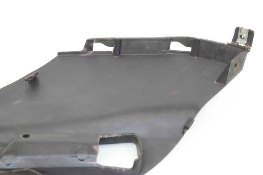 photo de TAPA BAJO ASIENTO IZQUIERDA APRILIA SPORT CITY SPORTCITY 125 (2005 - 2008)