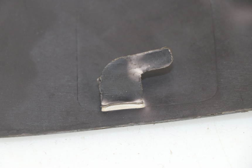 photo de TAPA BAJO ASIENTO IZQUIERDA APRILIA SPORT CITY SPORTCITY 125 (2005 - 2008)