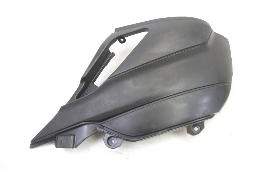photo de TAPA BAJO ASIENTO IZQUIERDA APRILIA SR 2T 50 (2018 - 2022)