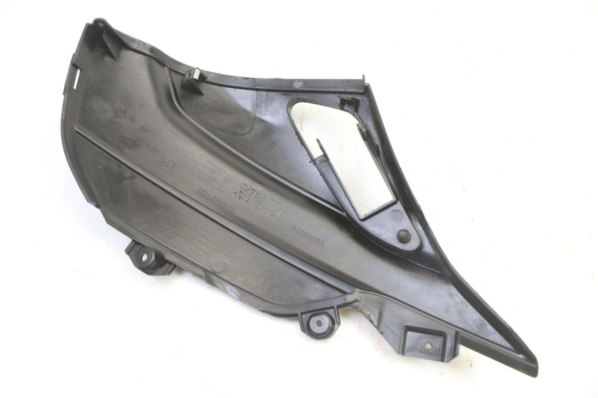 photo de TAPA BAJO ASIENTO IZQUIERDA APRILIA SR 2T 50 (2018 - 2022)