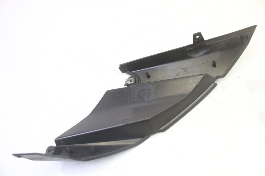 photo de TAPA DEBAJO DEL ASIENTO IZQUIERDO APRILIA SR R 2T LC 50 (2018 - 2021)