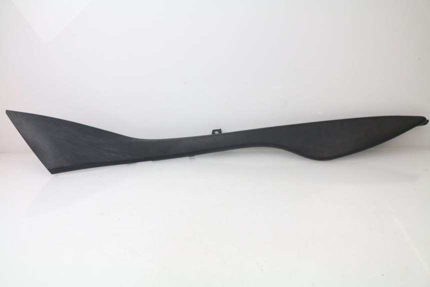 photo de TAPA BAJO ASIENTO IZQUIERDA SUZUKI AN BURGMAN 400 (2006 - 2010)