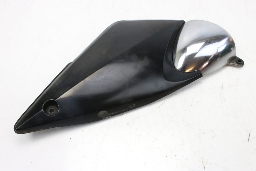 photo de TAPA DEBAJO DEL ASIENTO IZQUIERDO SUZUKI GSF S BANDIT 600 (2000 - 2004)