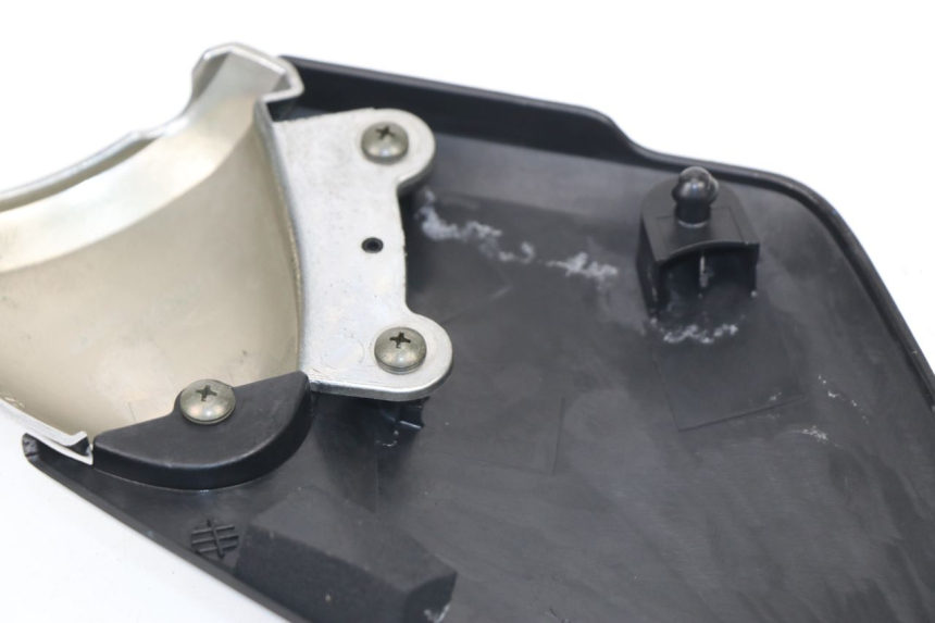 photo de TAPA DEBAJO DEL ASIENTO IZQUIERDO SUZUKI GSF S BANDIT 600 (2000 - 2004)