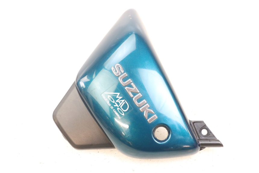 photo de TAPA BAJO ASIENTO IZQUIERDA SUZUKI GZ MARAUDER 125 (1998 - 2004)