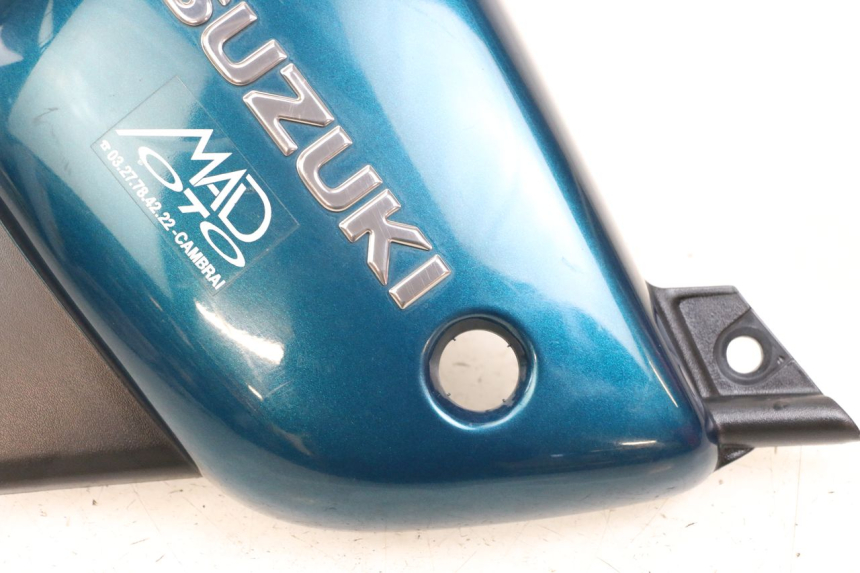 photo de TAPA BAJO ASIENTO IZQUIERDA SUZUKI GZ MARAUDER 125 (1998 - 2004)