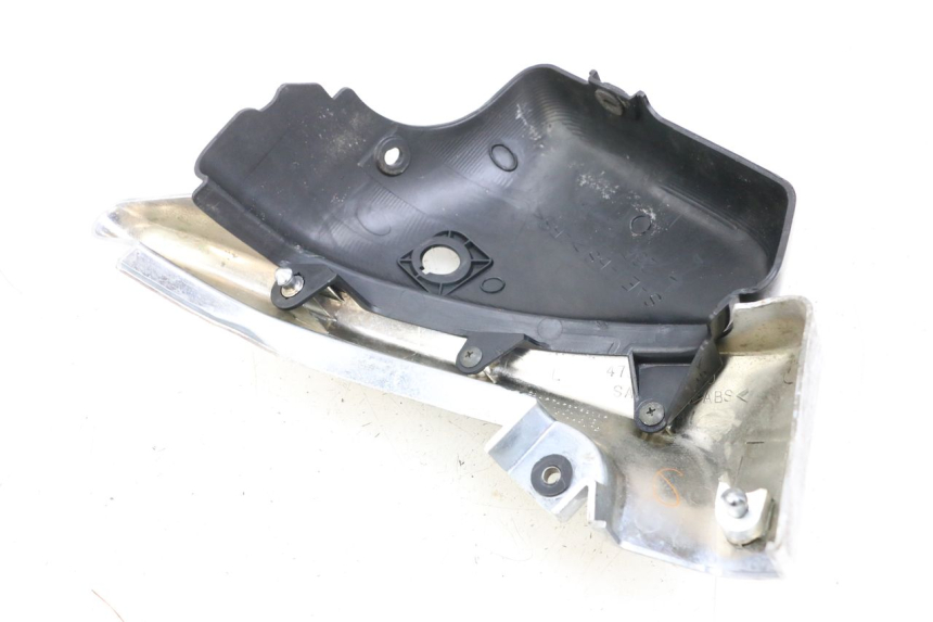 photo de TAPA BAJO ASIENTO IZQUIERDA SUZUKI VL INTRUDER 125 (2004 - 2007)