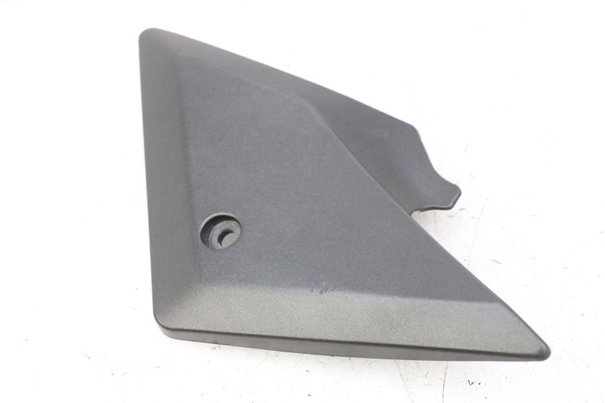 photo de TAPA BAJO ASIENTO IZQUIERDA SUZUKI SV S 650 (2003 - 2009)