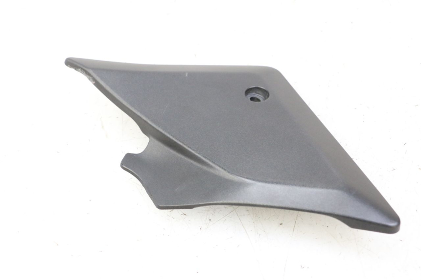photo de TAPA BAJO ASIENTO IZQUIERDA SUZUKI SV S 650 (2003 - 2009)
