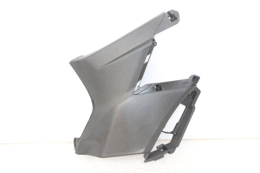 photo de TAPA DEBAJO DEL ASIENTO IZQUIERDO APRILIA SXR 50 (2021 - 2023)