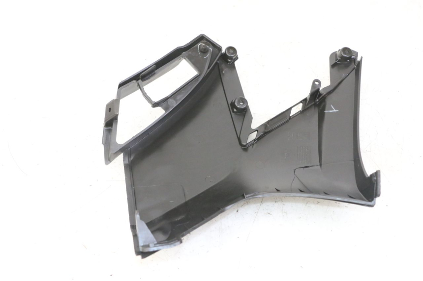 photo de TAPA DEBAJO DEL ASIENTO IZQUIERDO APRILIA SXR 50 (2021 - 2023)