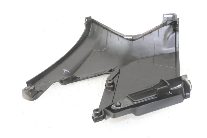 photo de TAPA DEBAJO DEL ASIENTO IZQUIERDO APRILIA SXR 50 (2021 - 2023)