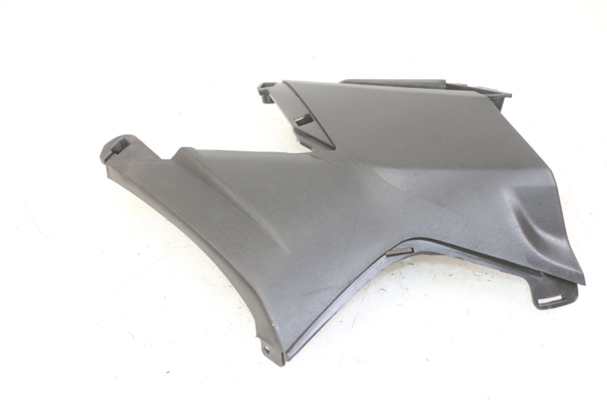 photo de TAPA DEBAJO DEL ASIENTO IZQUIERDO APRILIA SXR 50 (2021 - 2023)