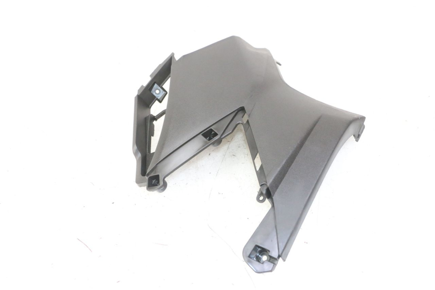 photo de TAPA DEBAJO DEL ASIENTO IZQUIERDO APRILIA SXR 50 (2021 - 2023)