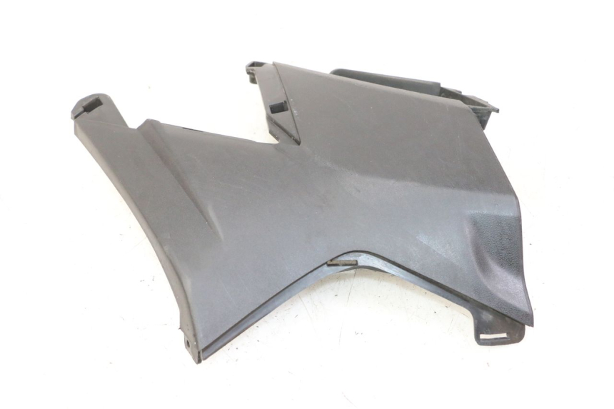 photo de TAPA DEBAJO DEL ASIENTO IZQUIERDO APRILIA SXR 50 (2021 - 2023)