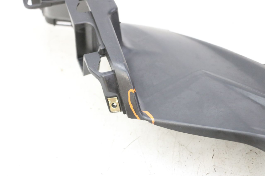 photo de TAPA DEBAJO DEL ASIENTO IZQUIERDO SYM ORBIT III 3 4T 50 (2018 - 2021)