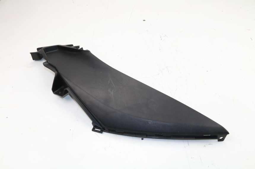photo de TAPA BAJO ASIENTO IZQUIERDA YAMAHA TRICITY 125 (2012 - 2016)