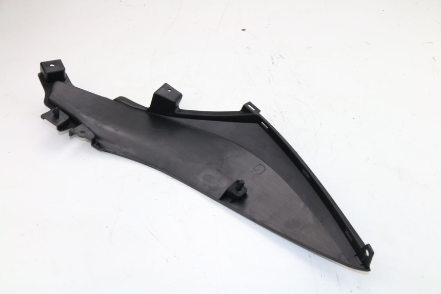 photo de TAPA BAJO ASIENTO IZQUIERDA YAMAHA TRICITY 125 (2012 - 2016)