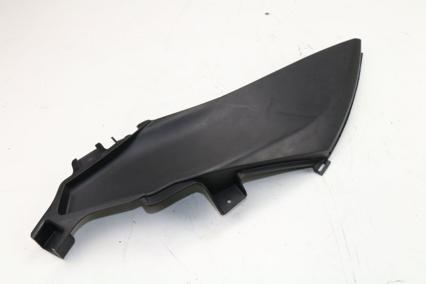 photo de TAPA BAJO ASIENTO IZQUIERDA YAMAHA TRICITY 125 (2012 - 2016)