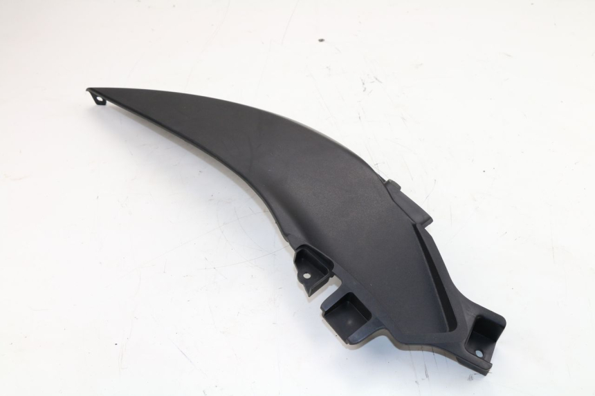 photo de TAPA BAJO ASIENTO IZQUIERDA YAMAHA TRICITY 125 (2012 - 2016)