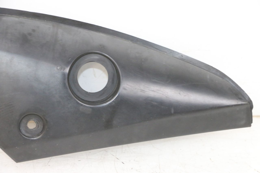 photo de TAPA BAJO ASIENTO IZQUIERDA YAMAHA TZR 50 (2008 - 2016) - Detalles de los puntos de fijación