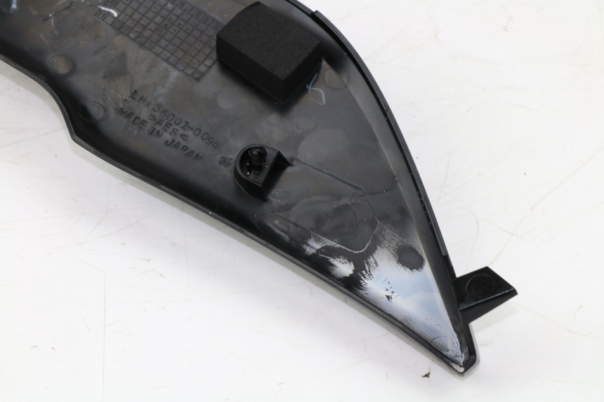 photo de TAPA BAJO ASIENTO IZQUIERDA KAWASAKI VERSYS ABS 650 (2006 - 2010)