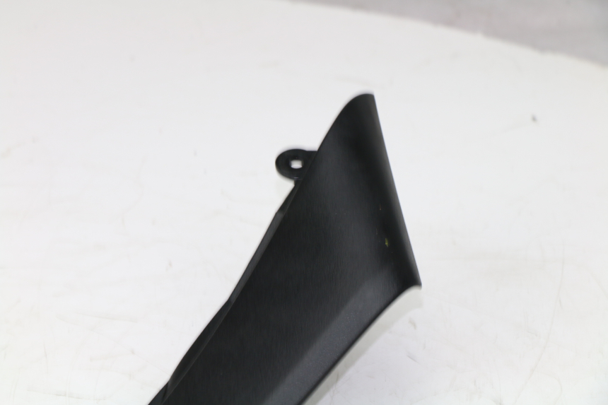 photo de TAPA BAJO ASIENTO IZQUIERDA KAWASAKI VERSYS ABS 650 (2006 - 2010)