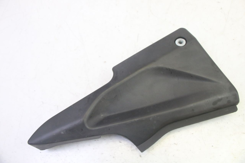 photo de TAPA DEBAJO DEL ASIENTO IZQUIERDO DAELIM VJ ROADWIN FI 125 (2008 - 2017) - Detalle de la pieza