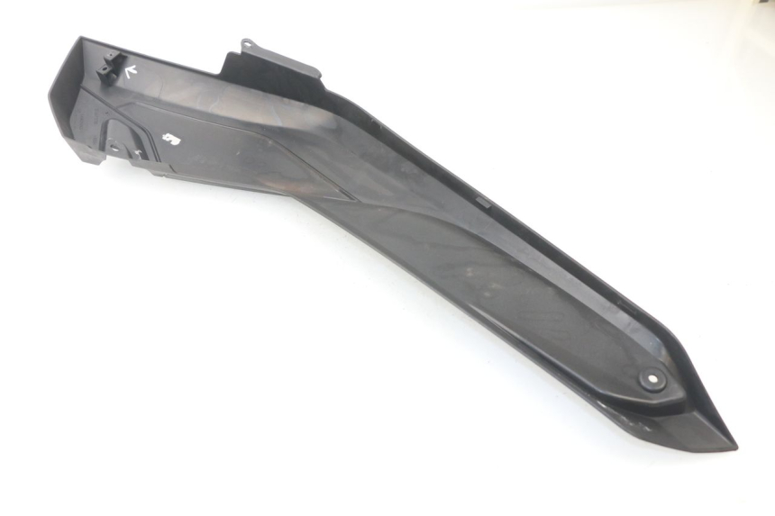 photo de TAPA BAJO ASIENTO IZQUIERDA YAMAHA XMAX X-MAX ABS 125 (2014 - 2016) - Primer plano técnico