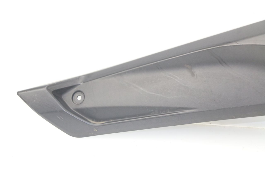 photo de TAPA BAJO ASIENTO IZQUIERDA YAMAHA XMAX X-MAX ABS 125 (2014 - 2016) - Estado de la superficie y material