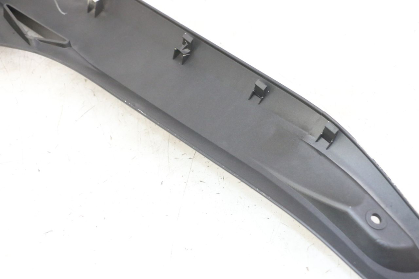 photo de TAPA DEBAJO DEL ASIENTO IZQUIERDO YAMAHA X-MAX XMAX 125 (2010 - 2014)
