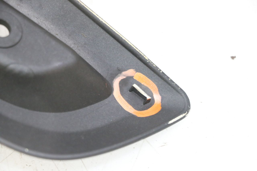 photo de TAPA DEBAJO DEL ASIENTO IZQUIERDO YAMAHA X-MAX XMAX 125 (2010 - 2014)
