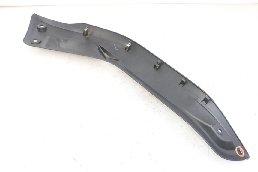 photo de TAPA DEBAJO DEL ASIENTO IZQUIERDO YAMAHA X-MAX XMAX 125 (2010 - 2014)
