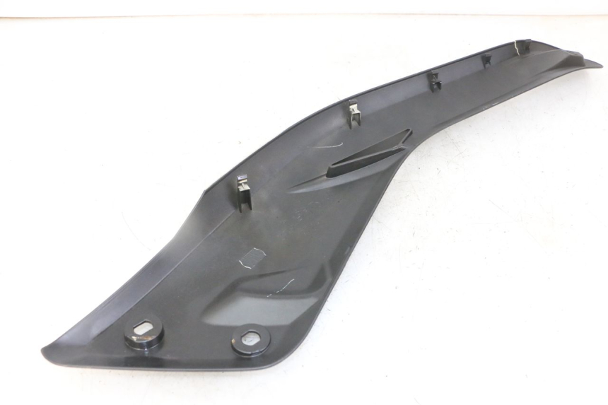 photo de TAPA DEBAJO DEL ASIENTO IZQUIERDO YAMAHA X-MAX XMAX 125 (2010 - 2014)