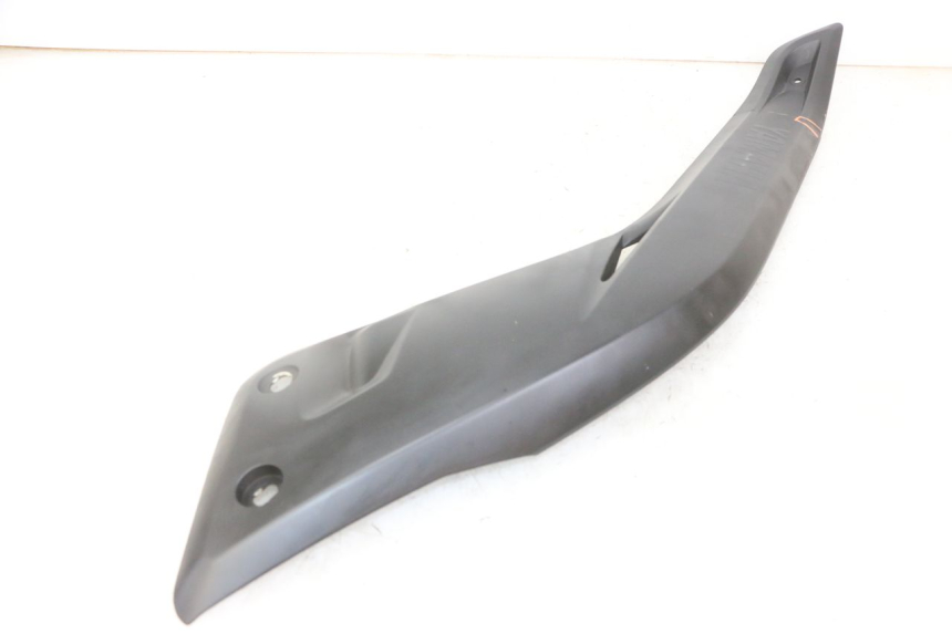 photo de TAPA DEBAJO DEL ASIENTO IZQUIERDO YAMAHA X-MAX XMAX 125 (2010 - 2014)