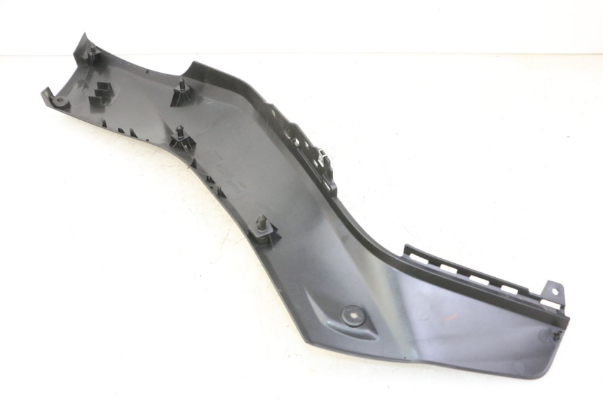 photo de TAPA BAJO ASIENTO IZQUIERDA YAMAHA XMAX X-MAX 125 (2021 - 2025)