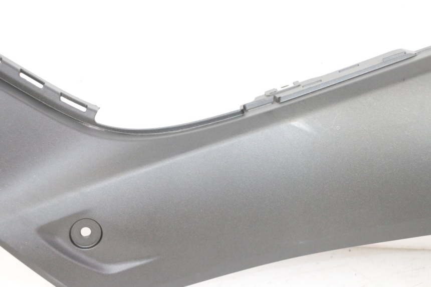 photo de TAPA BAJO ASIENTO IZQUIERDA YAMAHA XMAX X-MAX 125 (2021 - 2025)
