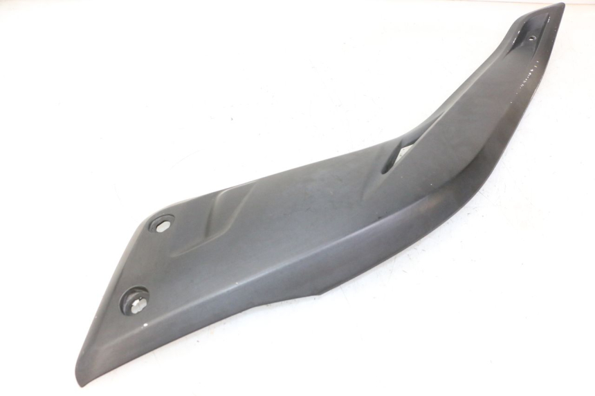 photo de TAPA DEBAJO DEL ASIENTO IZQUIERDO YAMAHA X-MAX XMAX 125 (2010 - 2014)