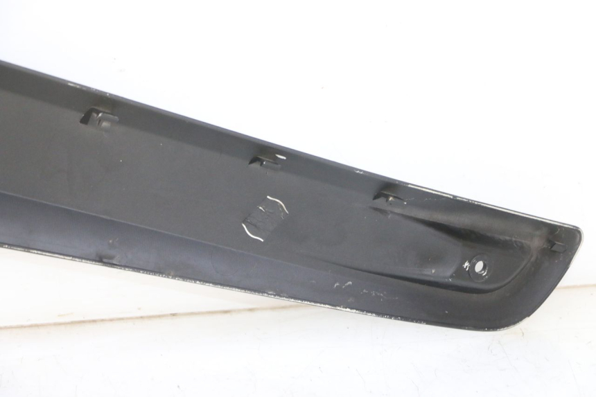 photo de TAPA DEBAJO DEL ASIENTO IZQUIERDO YAMAHA X-MAX XMAX 125 (2010 - 2014)