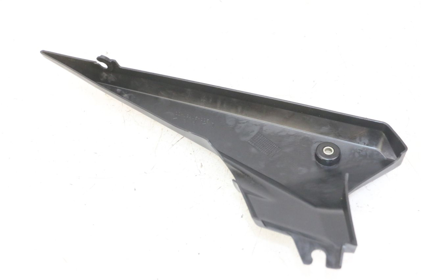 photo de TAPA BAJO ASIENTO IZQUIERDA YAMAHA XJ6 ABS 600 (2008 - 2016)