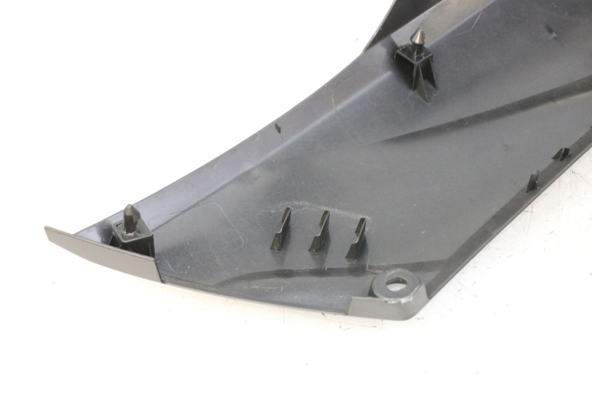 photo de TAPA BAJO ASIENTO IZQUIERDA YAMAHA XMAX X-MAX 125 (2021 - 2025)