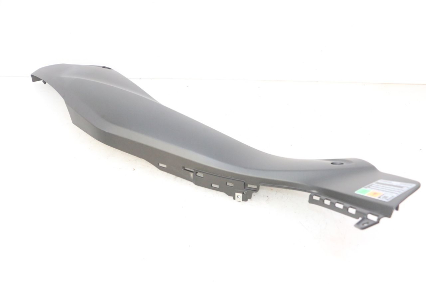 photo de TAPA BAJO ASIENTO IZQUIERDA YAMAHA XMAX X-MAX 125 (2021 - 2025)