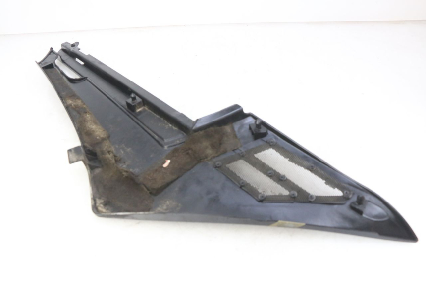 photo de TAPA DEBAJO DEL ASIENTO IZQUIERDO YAMAHA FJ 3CX 1200 (1986 - 1996)